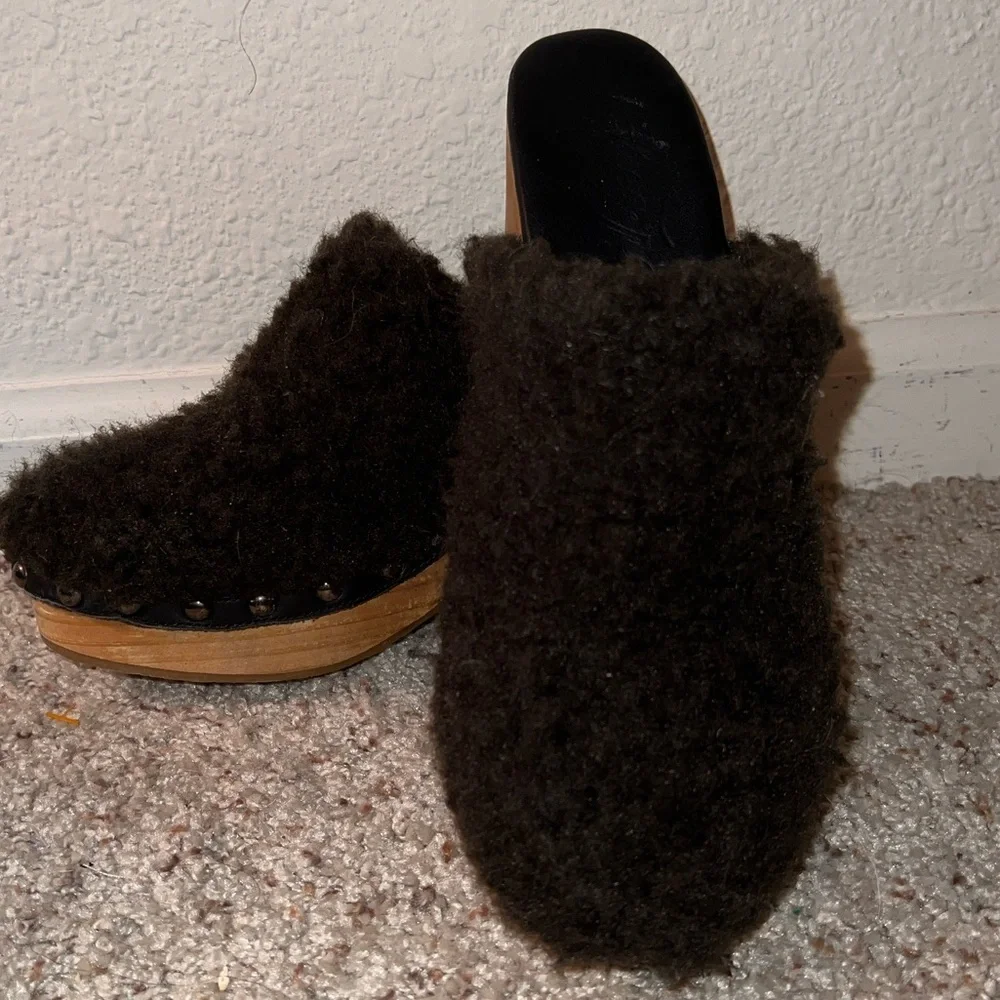 Free People Women’s Cabin Fever Brown Faux Fur Slip on Wood Heel Clogs Mules 38